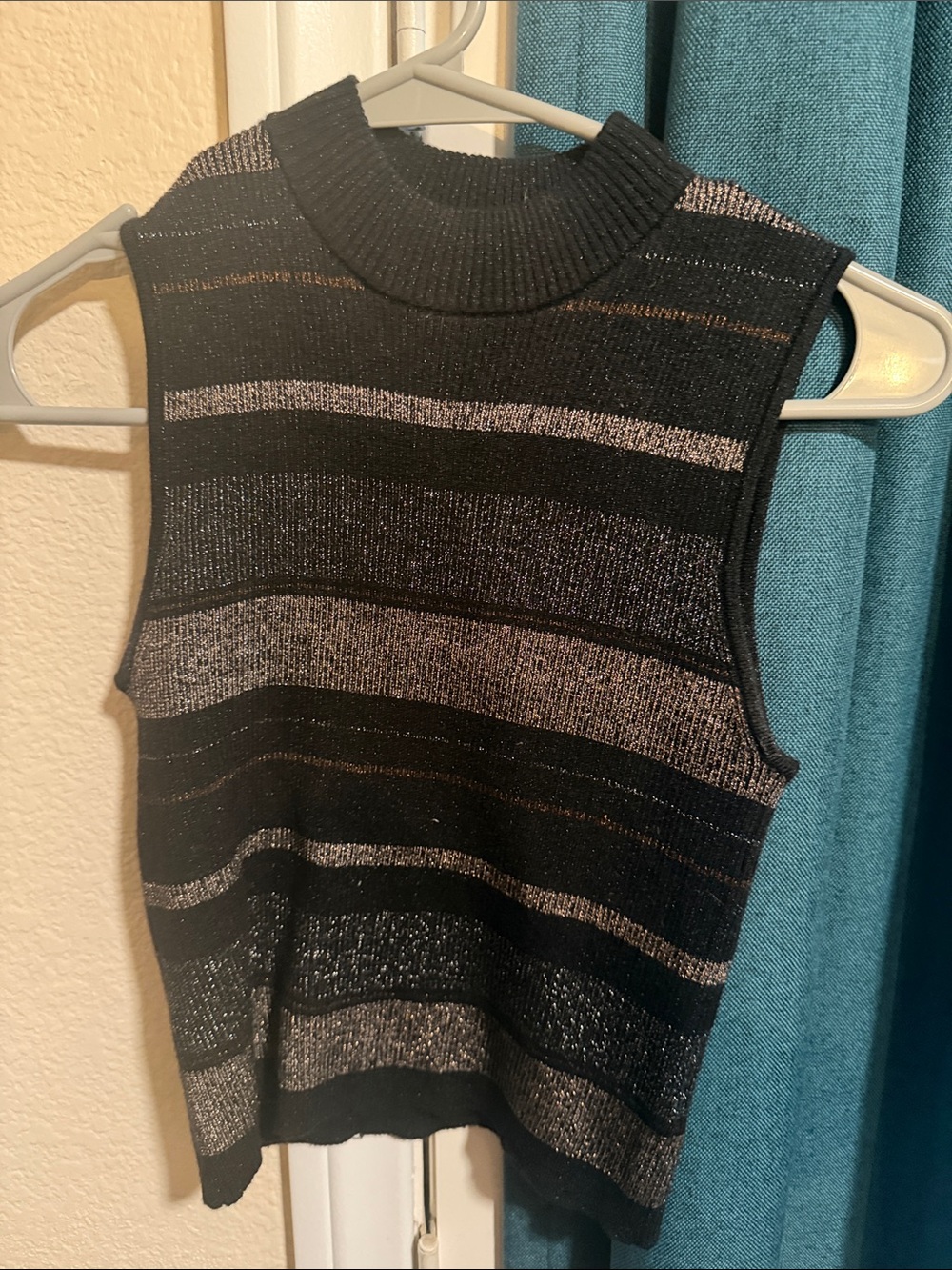 House of Harlow 1960 Sleeveless Knit Shell in Black & Silver
